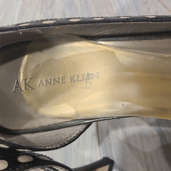 Anne Klein open toe heels - Picture 5 of 10